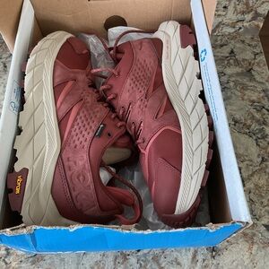 Hoka One One sneaker in Maroon/Mahogany women size 9 NEW